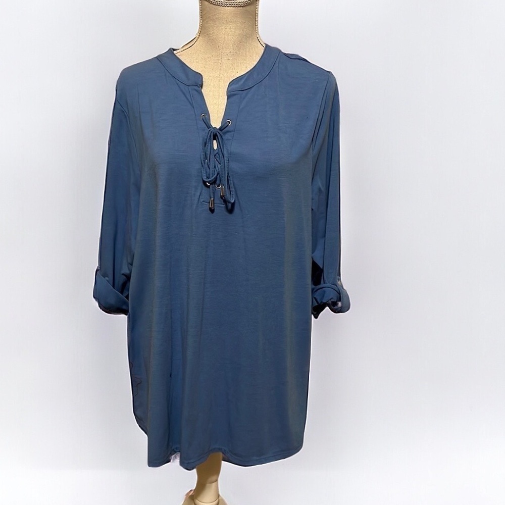 Avenue shirt with lace up tie . Sz 22/24